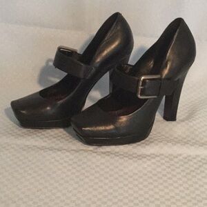 Jessica Simpson heel